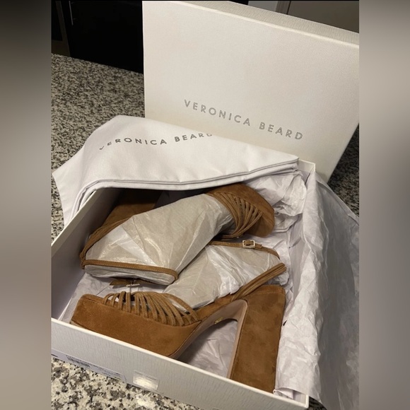 Veronica Beard Fletcher Platform
Hazelwood Suede Ankle Strap Sandals
Sz 9.5 - Picture 15 of 16